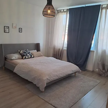 Ferienwohnung Enjoy Traveling Tuzla Exterior foto